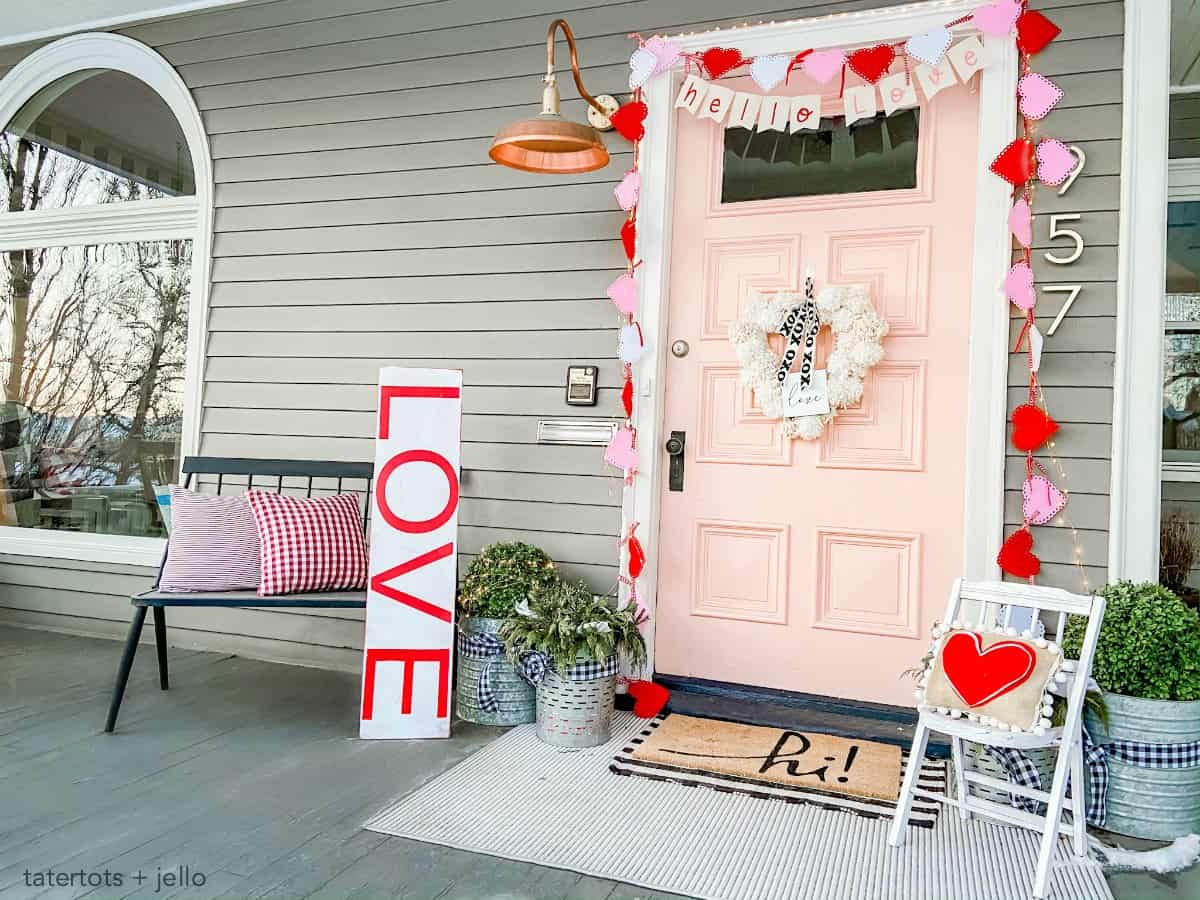 14 Valentine's Day Front Porch Decor Ideas » Lady Decluttered