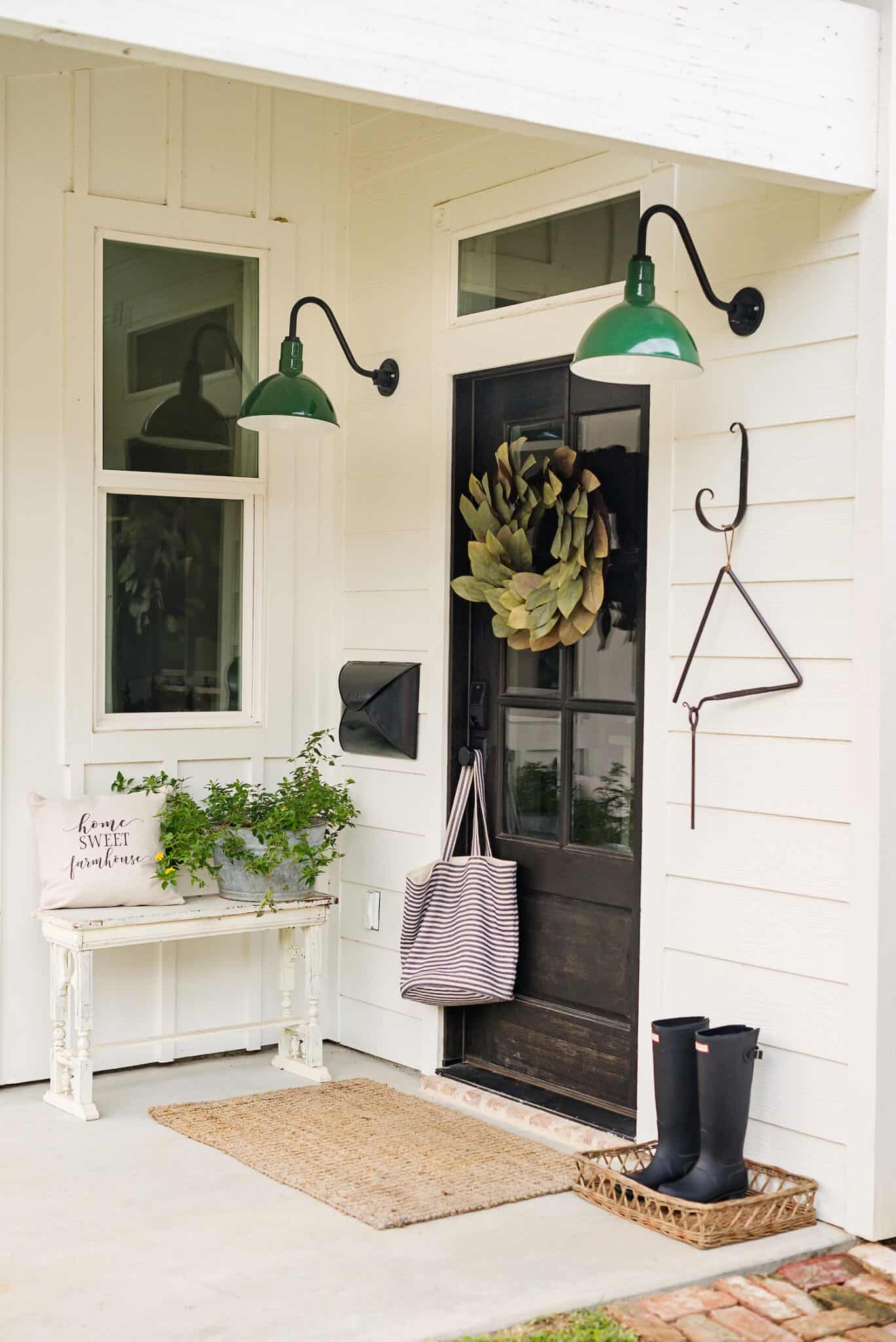 20 Modern Farmhouse Front Porch Decor Ideas » Lady Decluttered