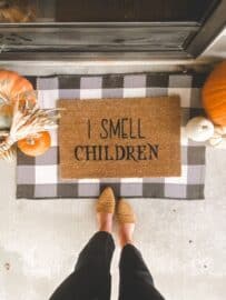 31 Easy DIY Halloween Door Mat Ideas » Lady Decluttered
