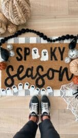 31 Easy DIY Halloween Door Mat Ideas » Lady Decluttered