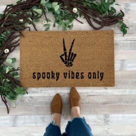 31 Easy DIY Halloween Door Mat Ideas » Lady Decluttered