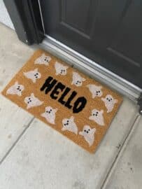 31 Easy DIY Halloween Door Mat Ideas » Lady Decluttered