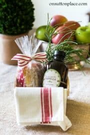 25 Cute Christmas Gift Baskets for Neighbors » Lady Decluttered