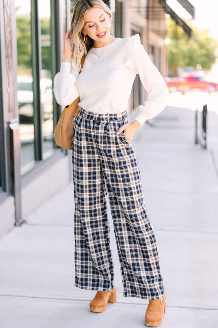 26 Simple Fall Outfits with Flannel » Lady Decluttered