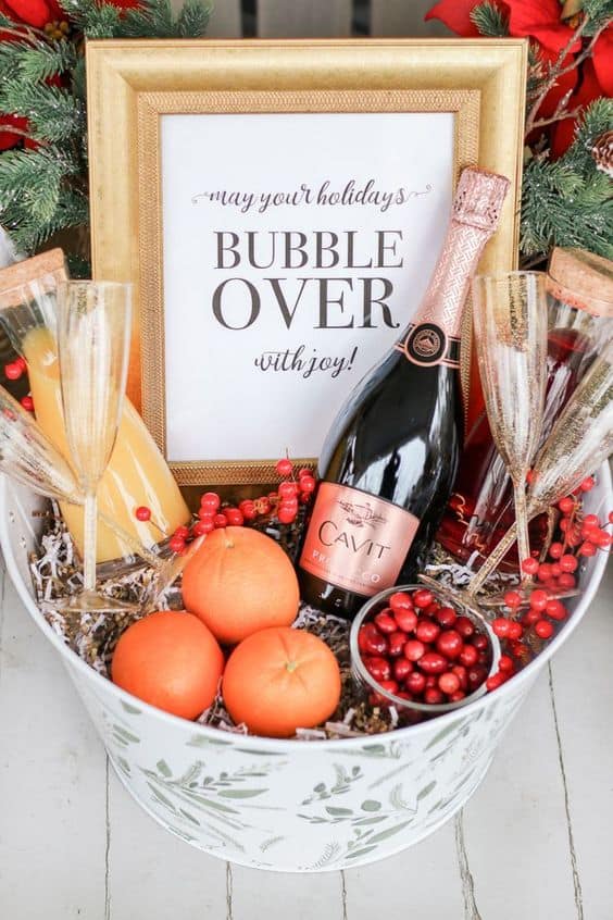 14 Christmas Gift Baskets for Co-Workers » Lady Decluttered