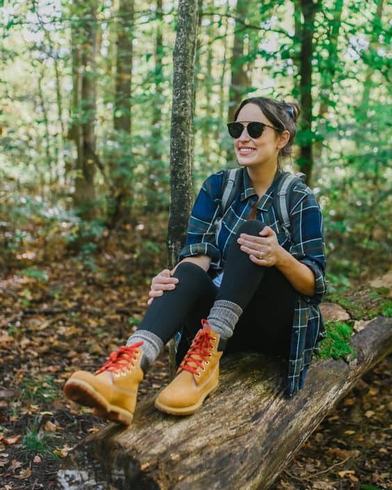 14 Simple Fall Outdoorsy Outfit Ideas » Lady Decluttered