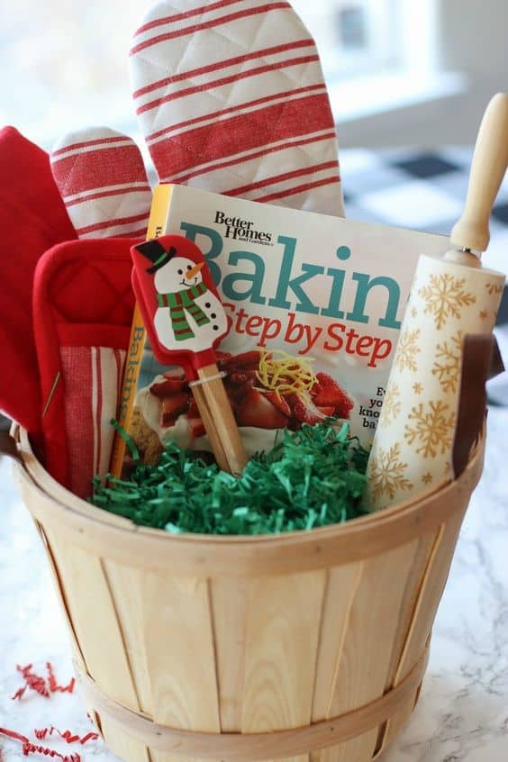 25 Cute Christmas Gift Baskets for Neighbors » Lady Decluttered