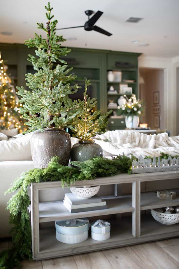 25 Chic Christmas Garland Decorating Ideas » Lady Decluttered