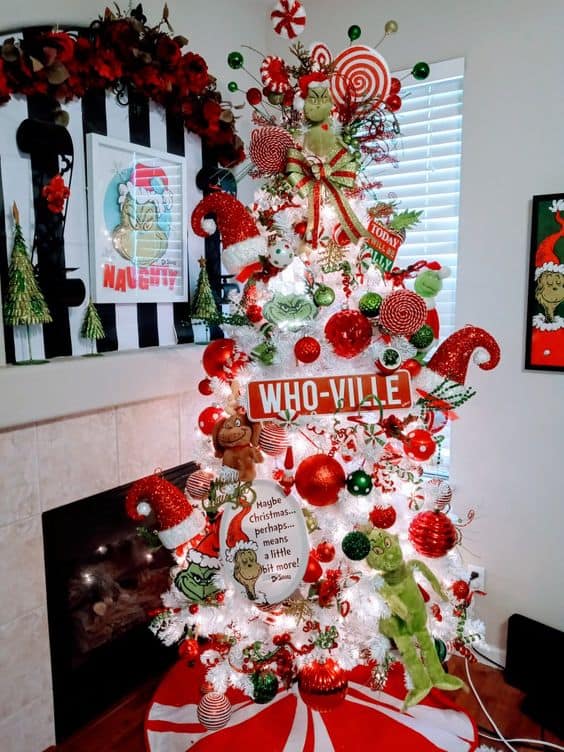 16 Grinch Christmas Tree Decorating Ideas » Lady Decluttered