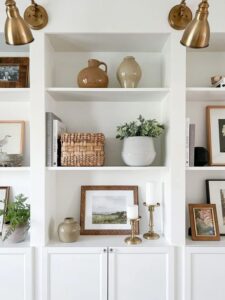20 Transitional Shelf Styling Ideas » Lady Decluttered