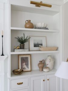 20 Transitional Shelf Styling Ideas » Lady Decluttered