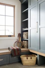 20 Transitional Mudroom Decor Ideas » Lady Decluttered