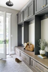 20 Transitional Mudroom Decor Ideas » Lady Decluttered
