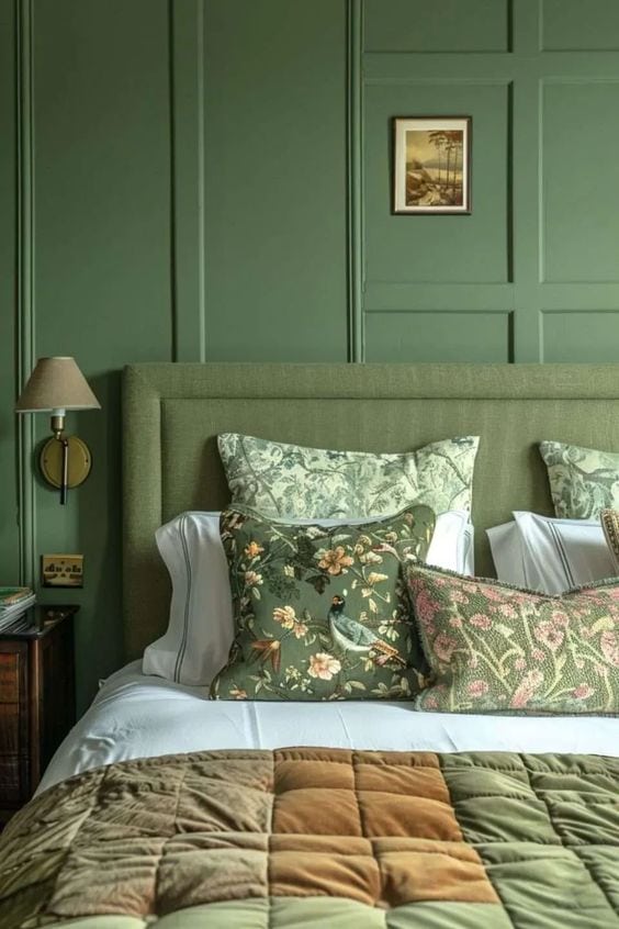 30 Green Bedroom Decor Ideas » Lady Decluttered