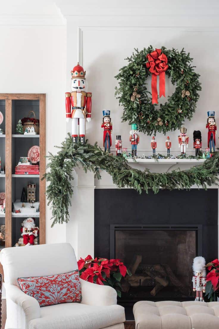 20 Traditional Christmas Decor Ideas » Lady Decluttered