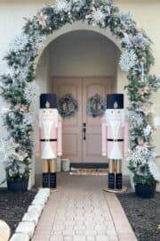 16 Nutcracker Christmas Porch Decor Ideas » Lady Decluttered