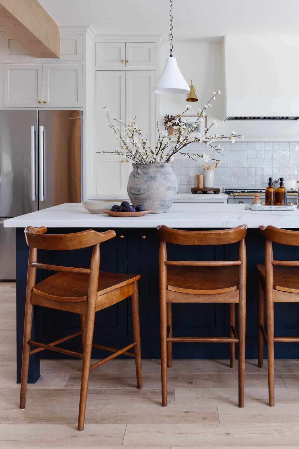 20 Kitchen Island Styling Ideas » Lady Decluttered