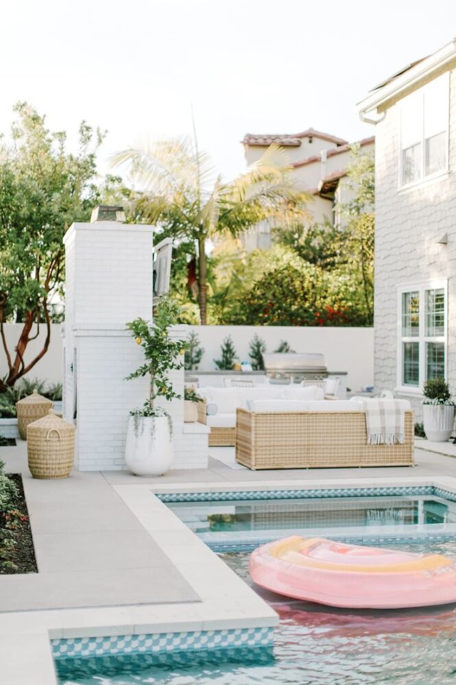18 Simple Pool Decorating Ideas » Lady Decluttered