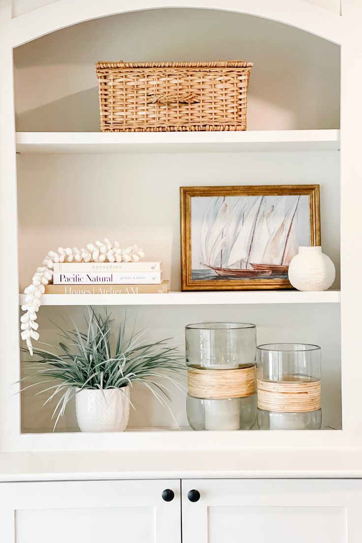 20 Summer Shelf Styling Ideas » Lady Decluttered