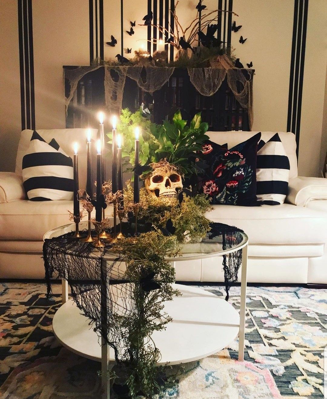 18 Glam Halloween Decor Ideas » Lady Decluttered