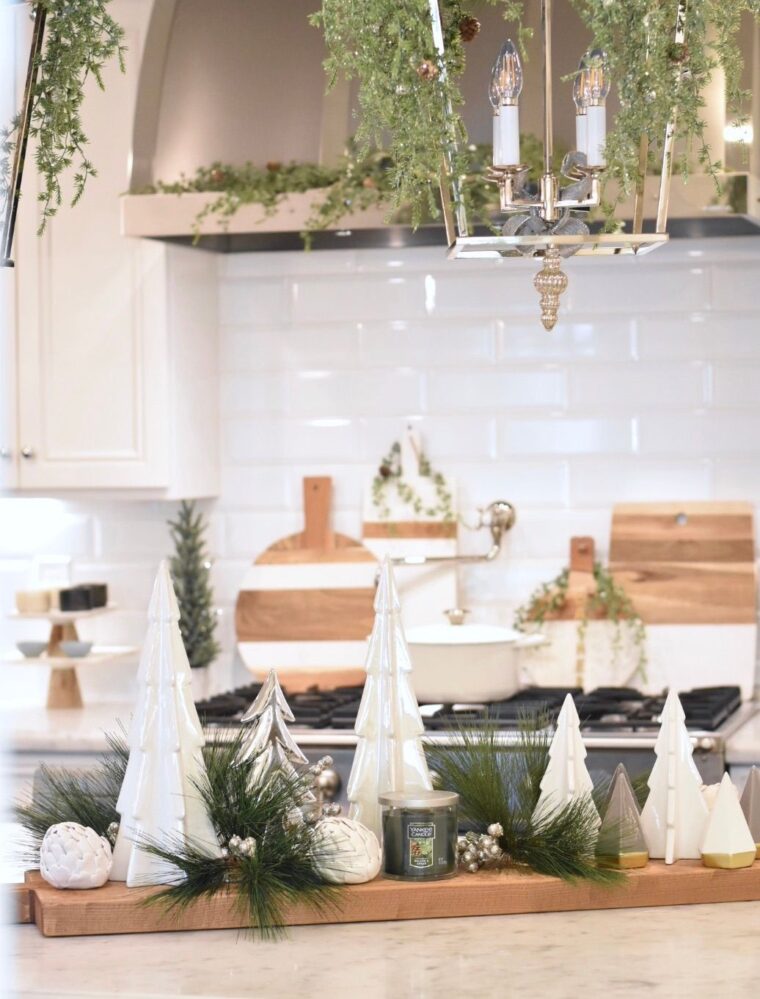 25 Christmas Counter Decorating Ideas » Lady Decluttered
