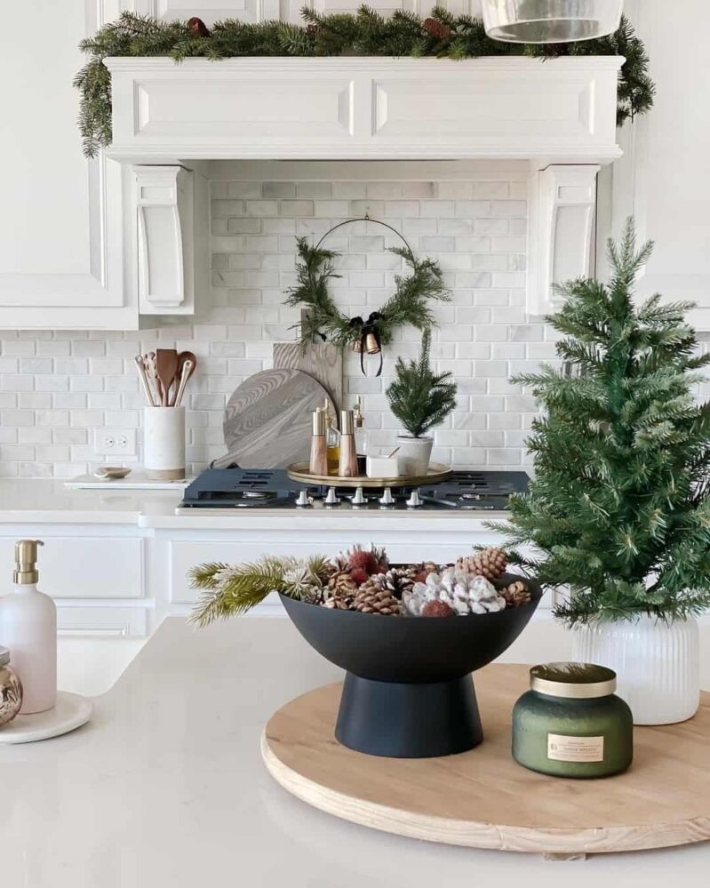 20 Christmas Kitchen Island Décor Ideas » Lady Decluttered