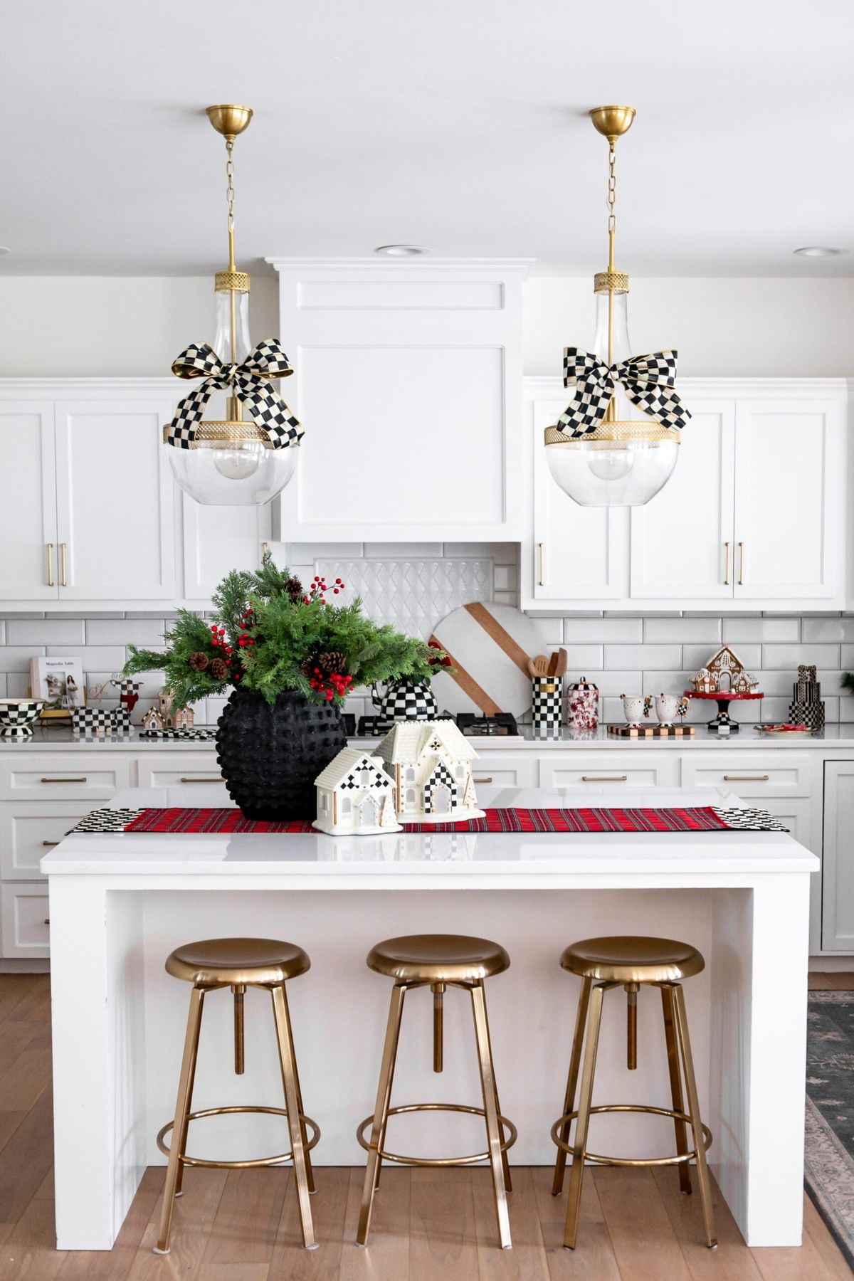 20 Christmas Kitchen Island Décor Ideas » Lady Decluttered
