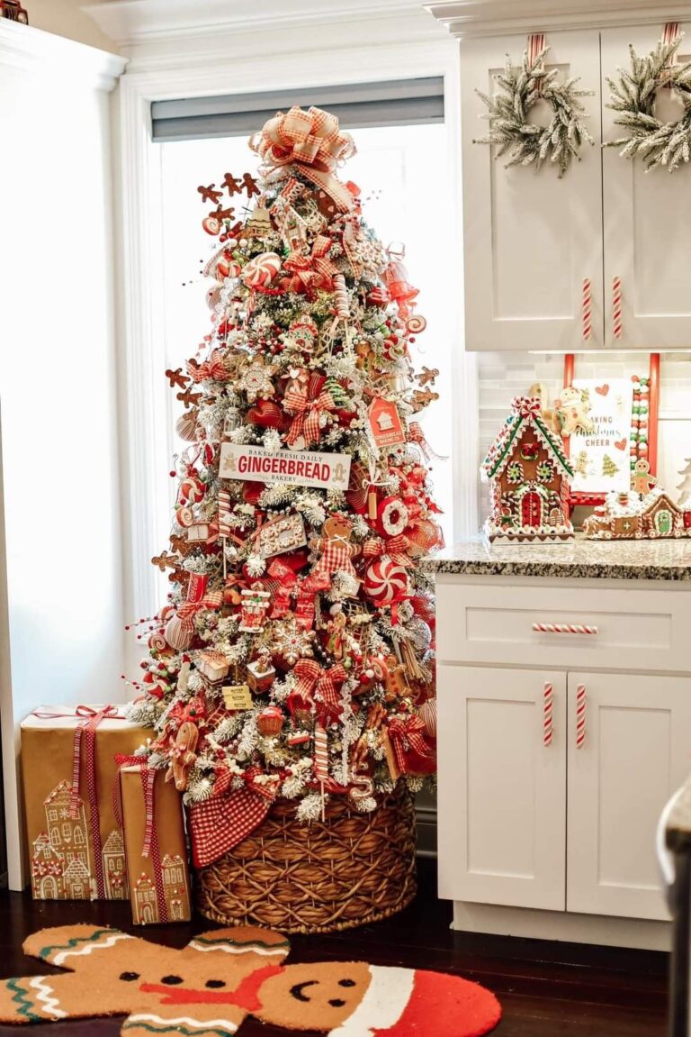 16 Gingerbread Themed Christmas Tree Ideas » Lady Decluttered